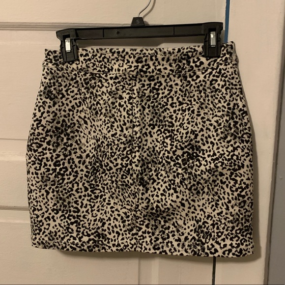 White Leopard Print Mini Skirt - Picture 2 of 5